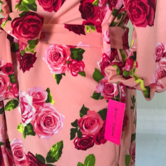 New Betsey Johnson Size Medium 8/10 Pink Rose Robe - Picture 2 of 4